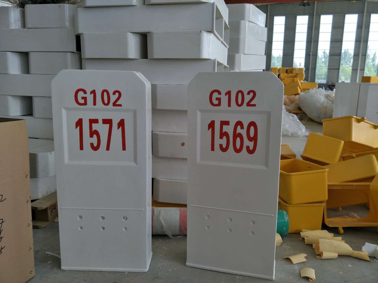 潤天教您認識百米樁和里程碑的區(qū)別